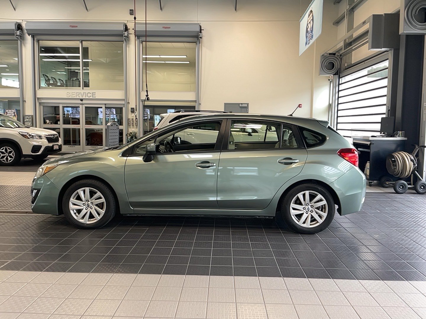 Used 2015 Subaru Impreza 2.0i Premium AWD/4WD image 3