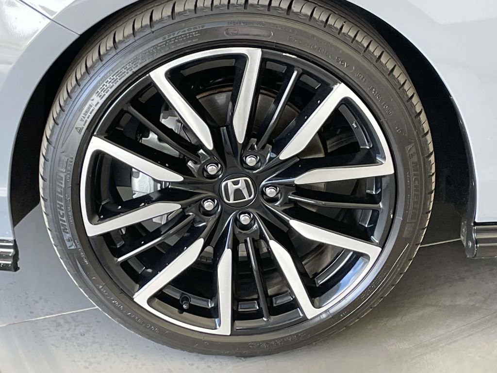 Used 2024 Honda Accord Touring image 11