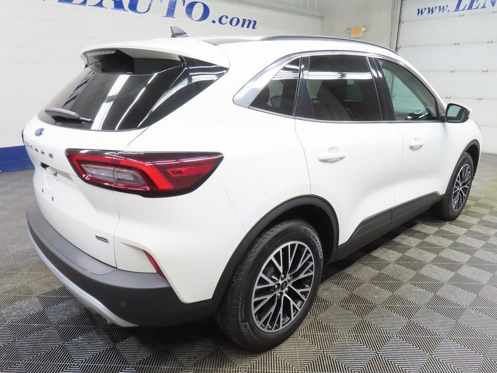 Used 2023 Ford Escape SE image 4