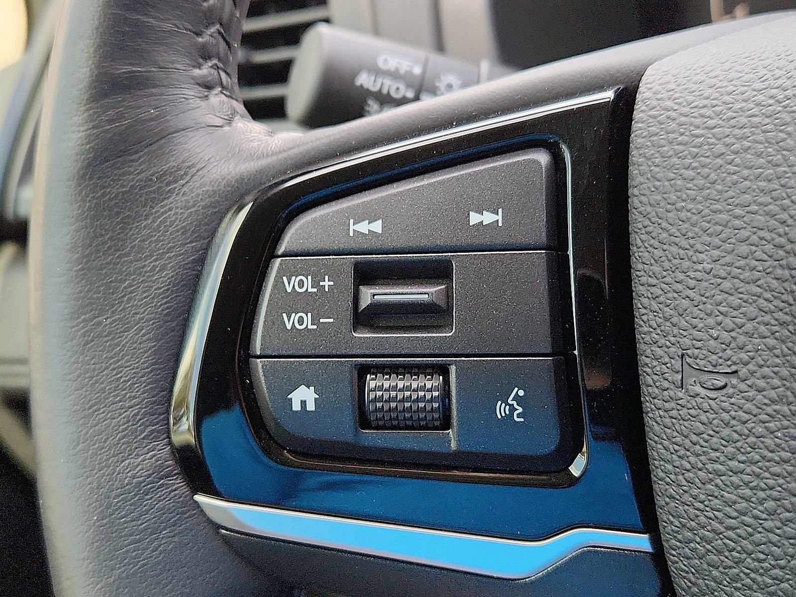 Used 2025 Honda Odyssey Elite image 17