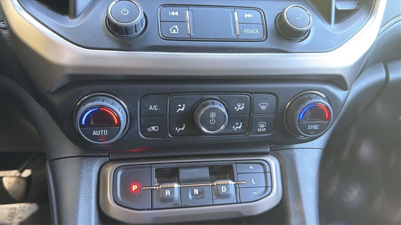 Used 2023 GMC Acadia Denali w/ Trailering Package AWD/4WD image 18