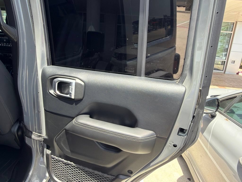 Used 2018 Jeep Wrangler Unlimited Sahara AWD/4WD image 26
