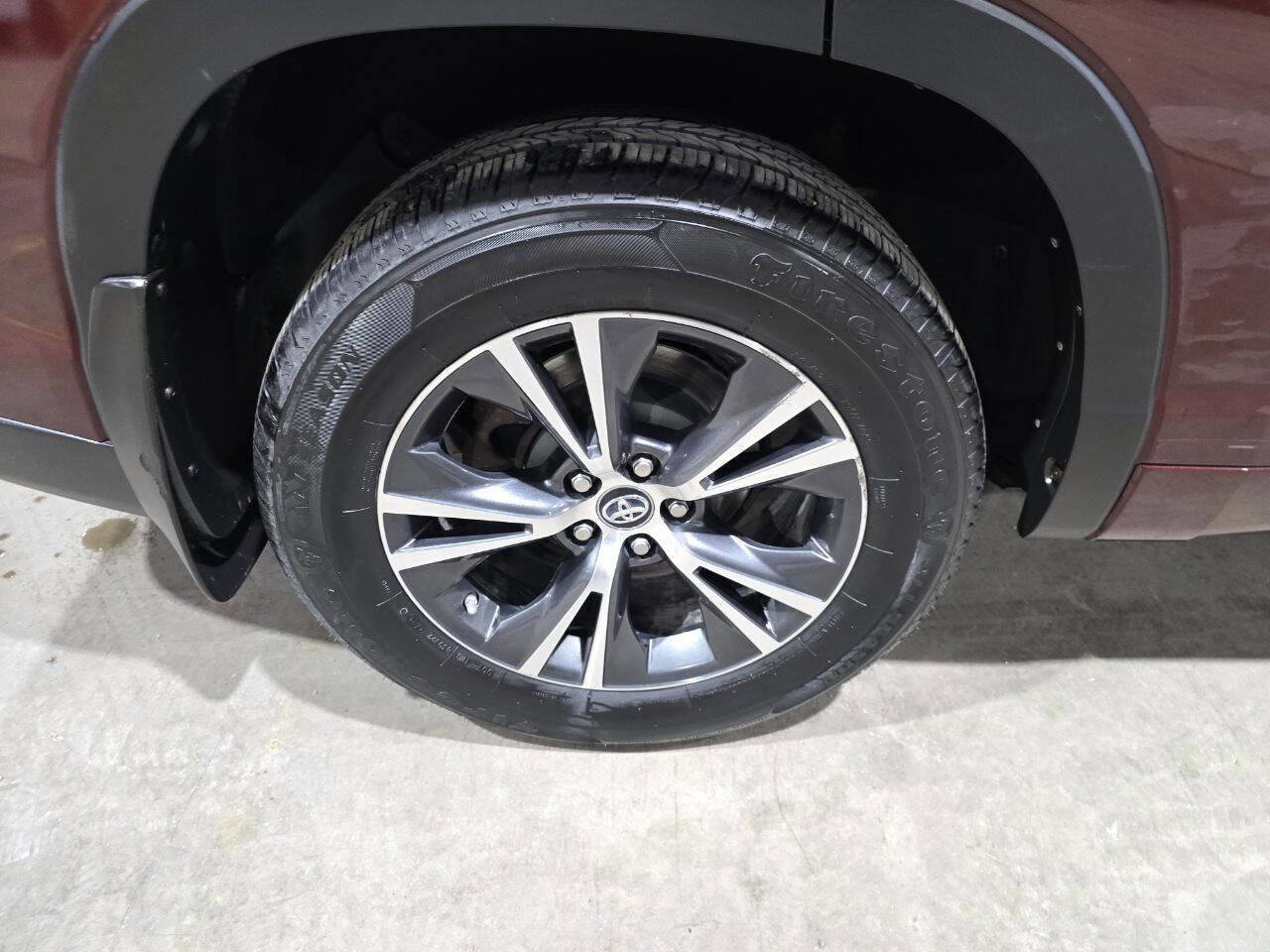 Used 2017 Toyota Highlander LE AWD/4WD image 22