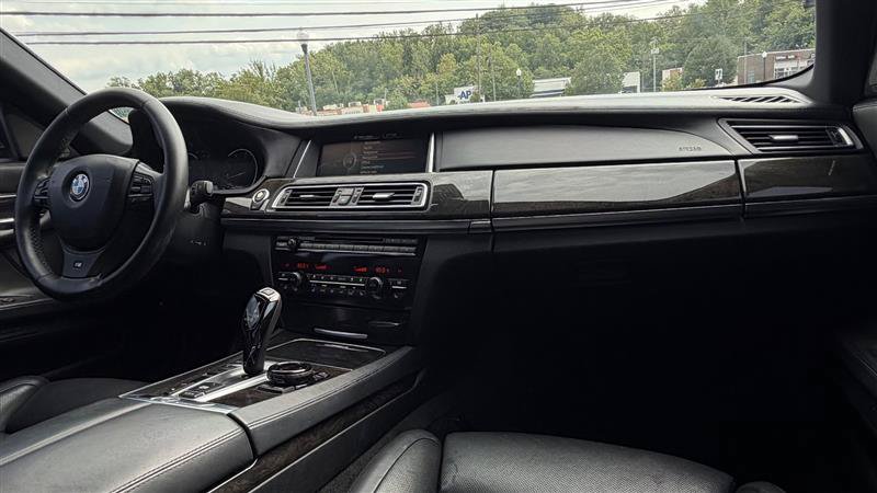 Used 2014 BMW 750Li RWD image 42