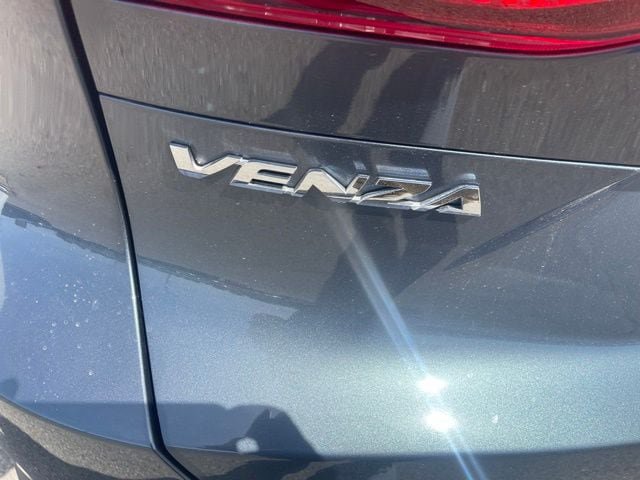 Used 2022 Toyota Venza LE AWD/4WD image 13