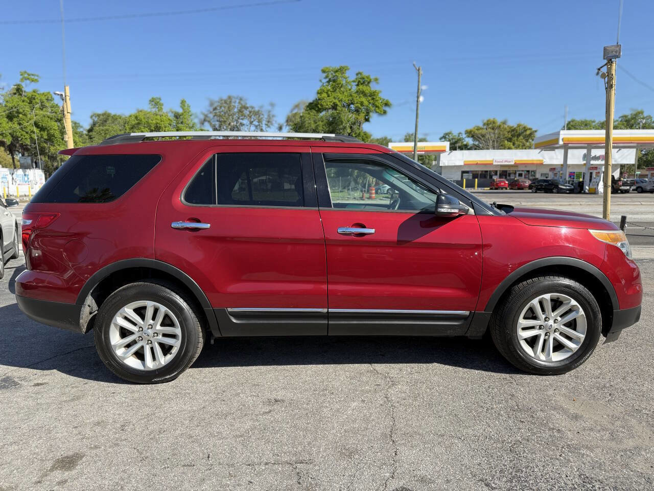 Used 2013 Ford Explorer XLT AWD/4WD image 8