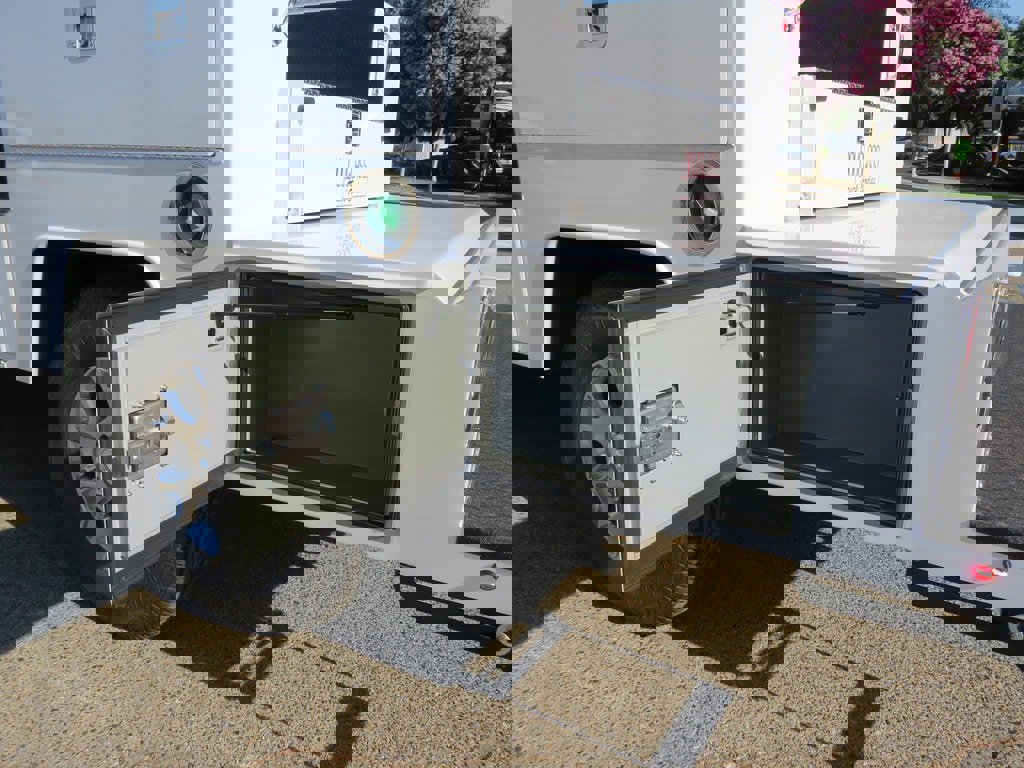 New 2022 RAM 3500 Tradesman w/ Chrome Appearance Group image 15