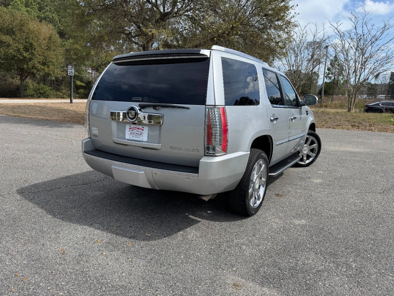 Used 2012 Cadillac Escalade Luxury image 34