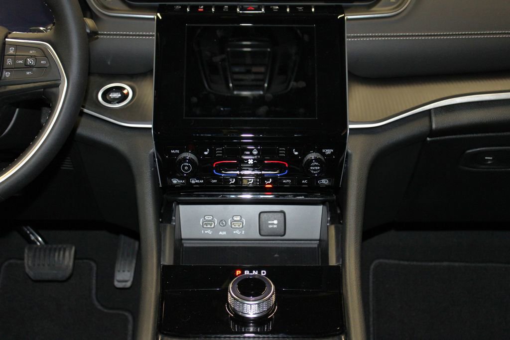 New 2025 Jeep Grand Cherokee Laredo w/ Luxury Tech Group I image 14