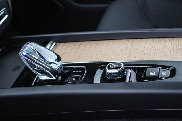 New 2026 Volvo XC60 B5 Plus w/ Climate Package PRO image 32