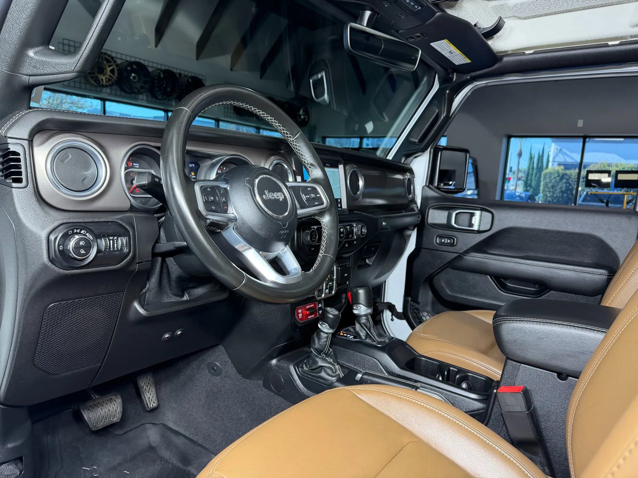 Used 2021 Jeep Gladiator Rubicon AWD/4WD image 15