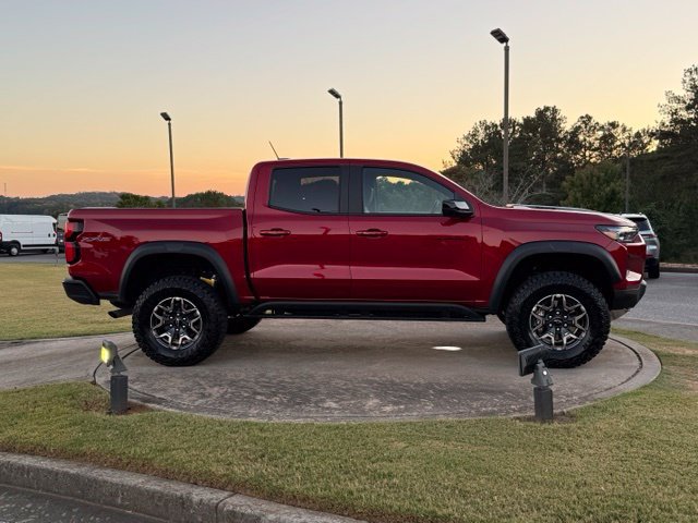 Used 2026 Chevrolet Colorado ZR2 w/ Technology Package AWD/4WD image 8