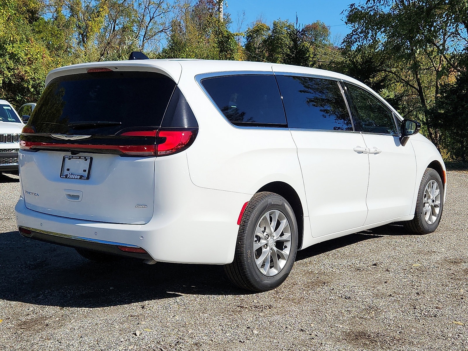 New 2026 Chrysler Pacifica Select image 4