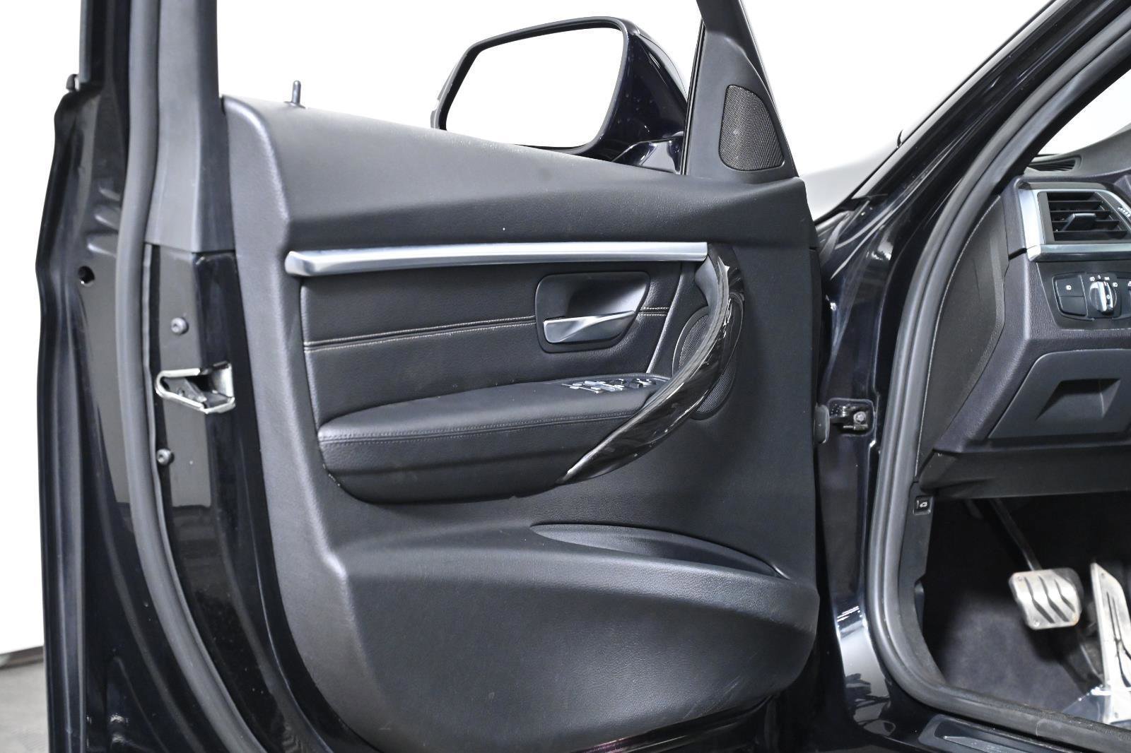 Used 2017 BMW 330i xDrive 330i xDrive image 26