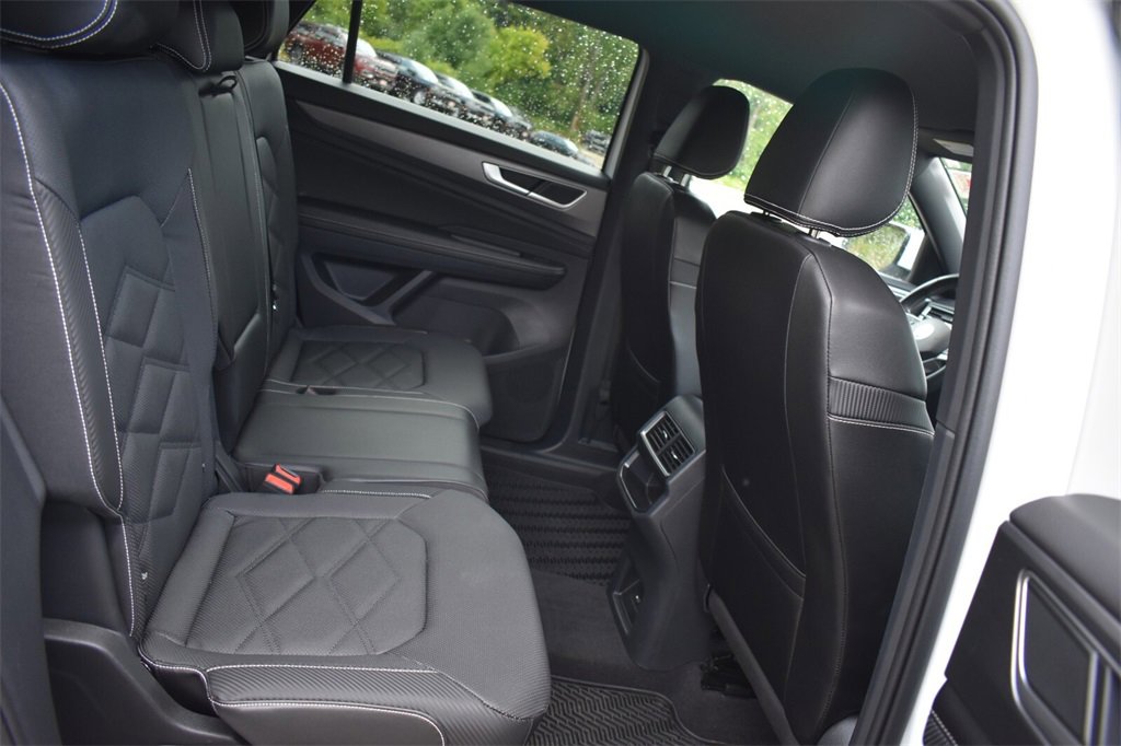 Used 2024 Volkswagen Atlas Cross Sport SE image 17