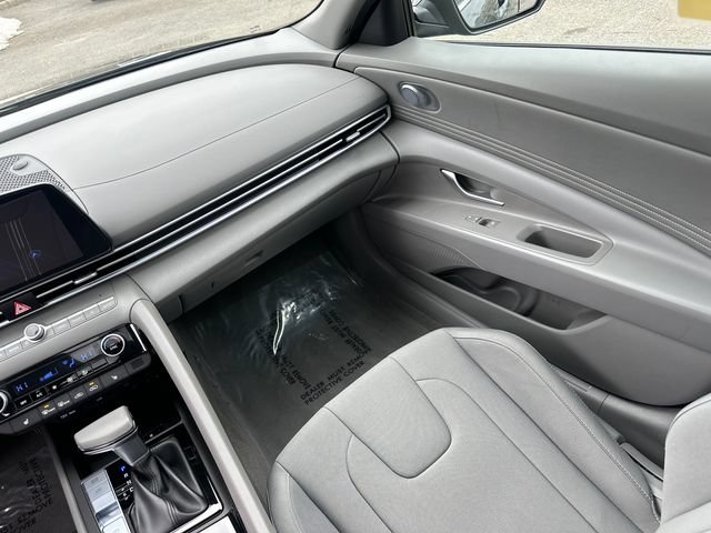 Used 2025 Hyundai Elantra SEL FWD image 22