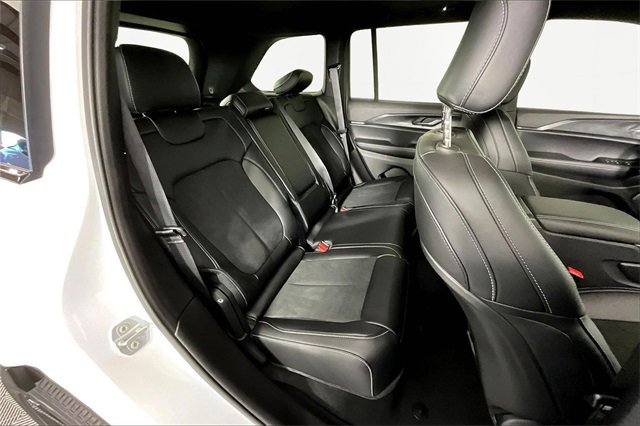 New 2025 Jeep Grand Cherokee Laredo image 11