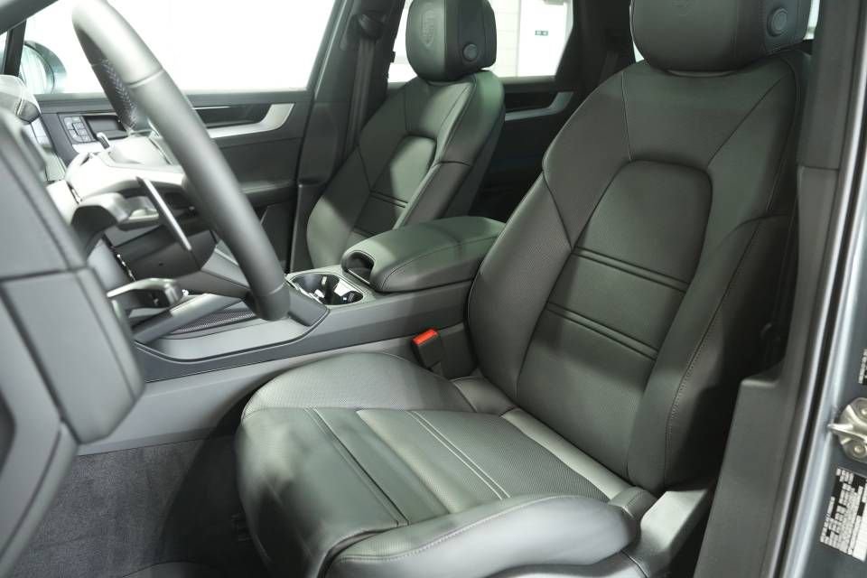 New 2026 Porsche Cayenne S image 5