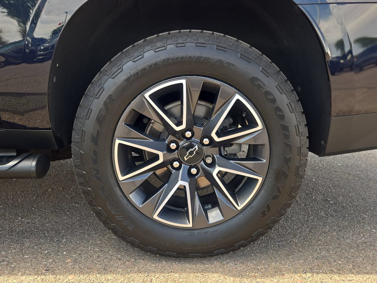 Used 2022 Chevrolet Suburban Z71 w/ Off-Road Capability Package AWD/4WD image 18