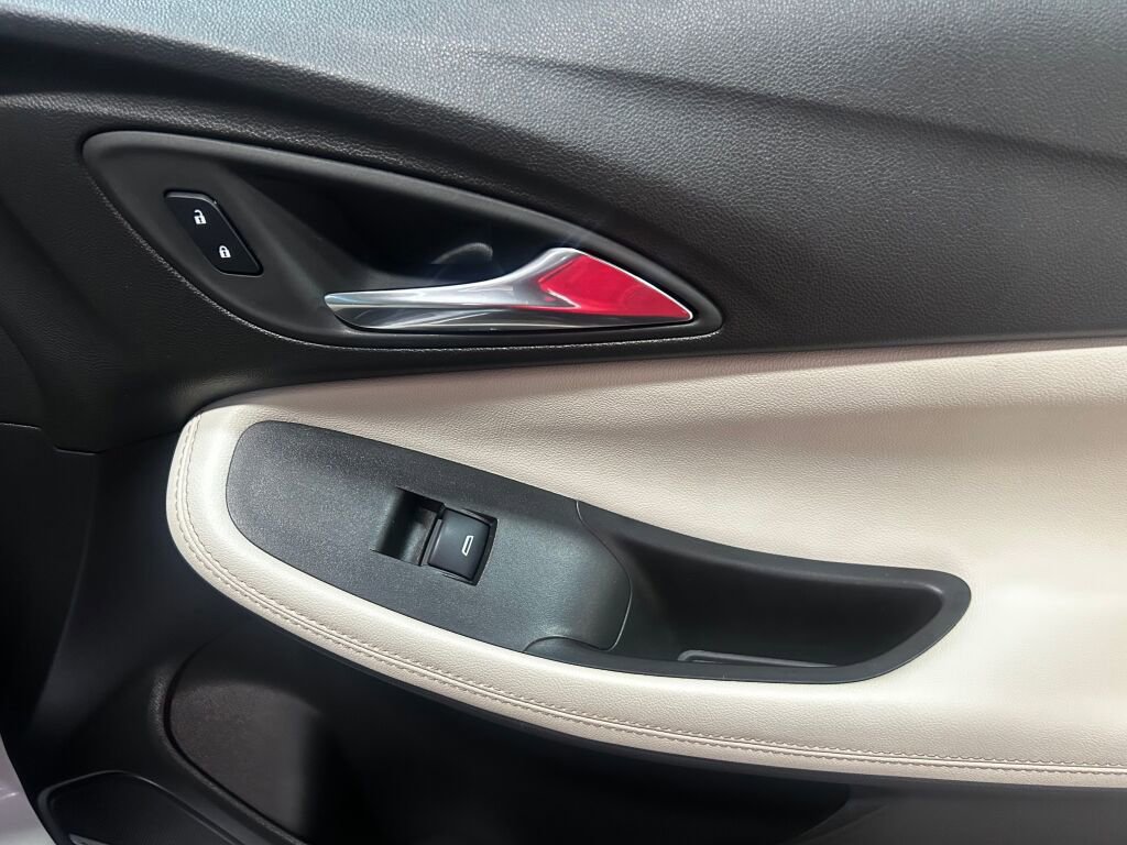 Used 2025 Buick Encore GX Avenir w/ Avenir Convenience Package image 25