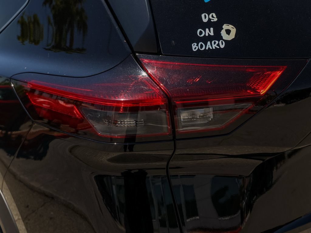 Used 2023 Nissan Rogue S FWD image 7