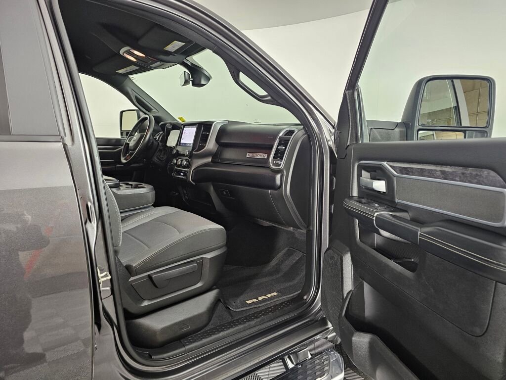 Used 2024 RAM 3500 Big Horn image 37