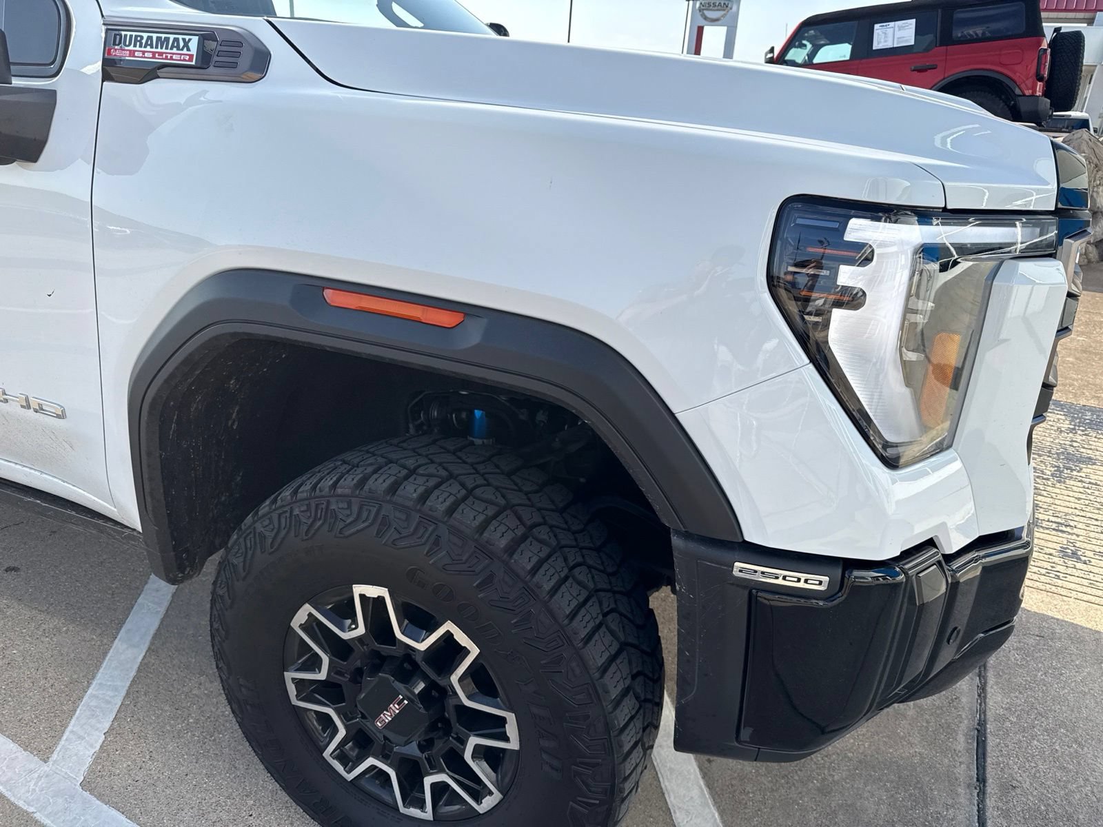 Used 2025 GMC Sierra 2500 AT4X AWD/4WD image 5