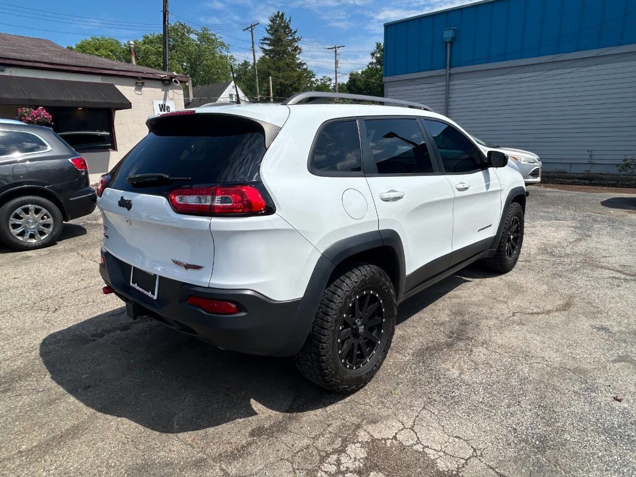 Used 2017 Jeep Cherokee Trailhawk w/ Comfort/Convenience Group AWD/4WD image 12