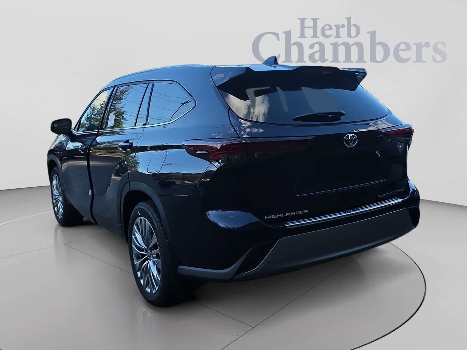 New 2026 Toyota Highlander Platinum AWD/4WD image 3