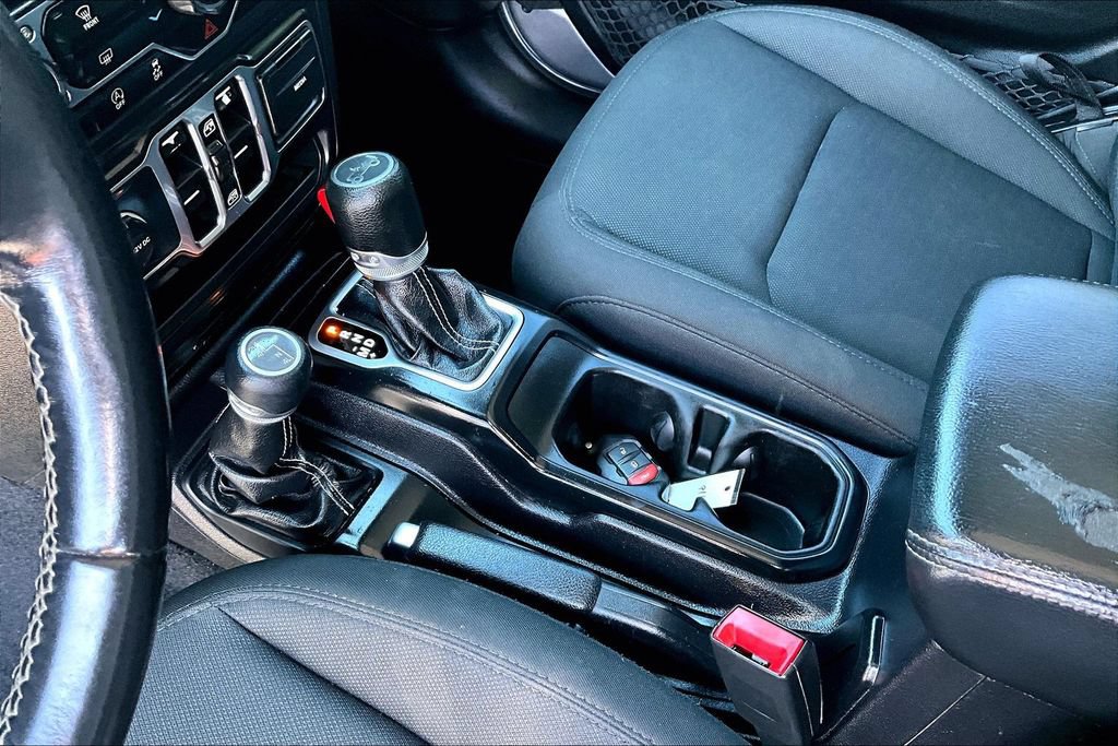 Used 2018 Jeep Wrangler Unlimited Sahara AWD/4WD image 18