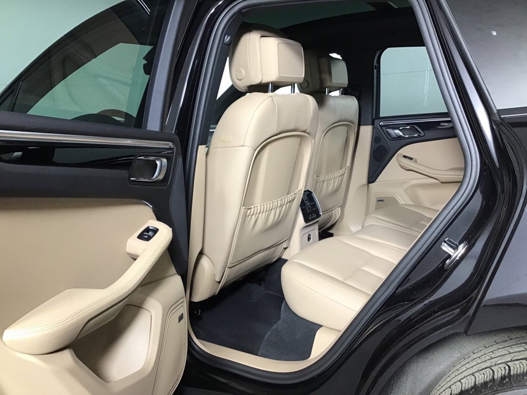 Certified 2023 Porsche Macan Turbo AWD/4WD image 27