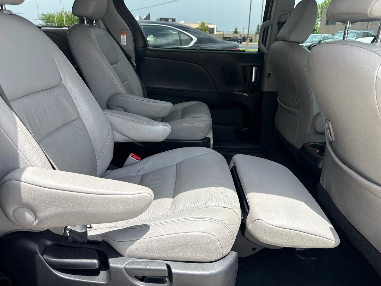 Used 2016 Toyota Sienna Limited Premium FWD image 47