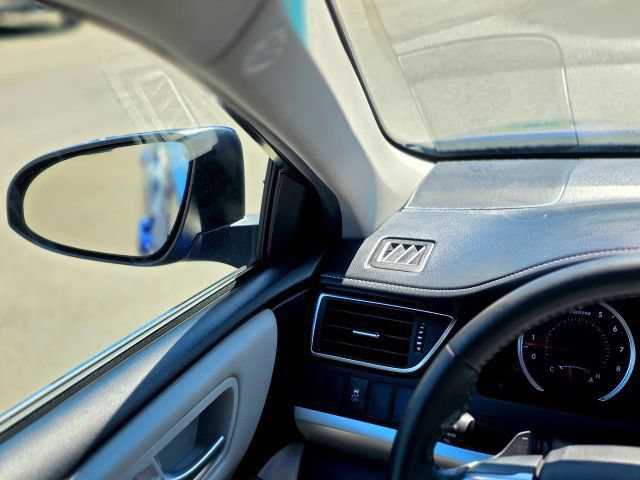 Used 2015 Toyota Camry SE FWD image 19