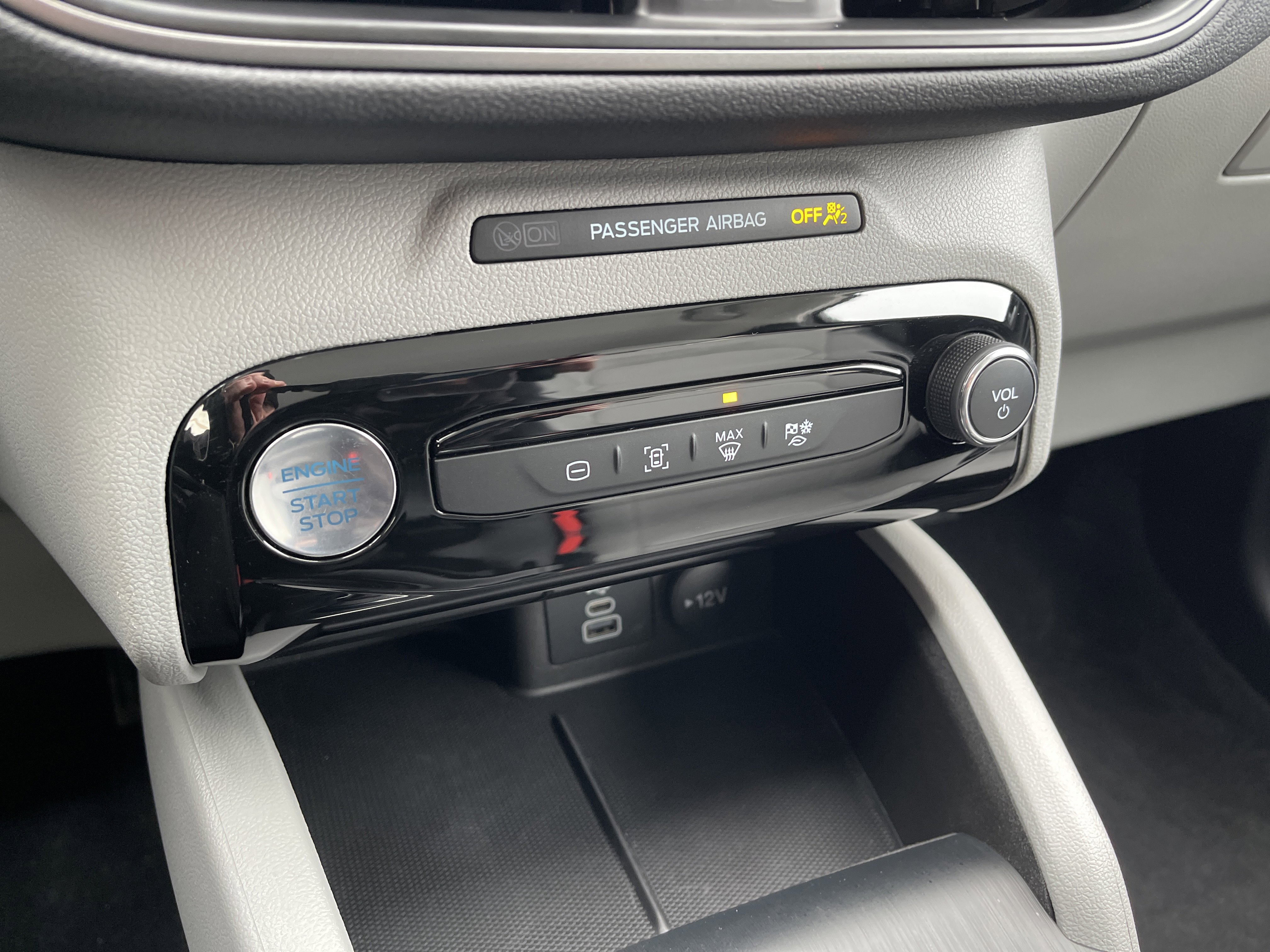 Used 2024 Ford Escape SE image 20