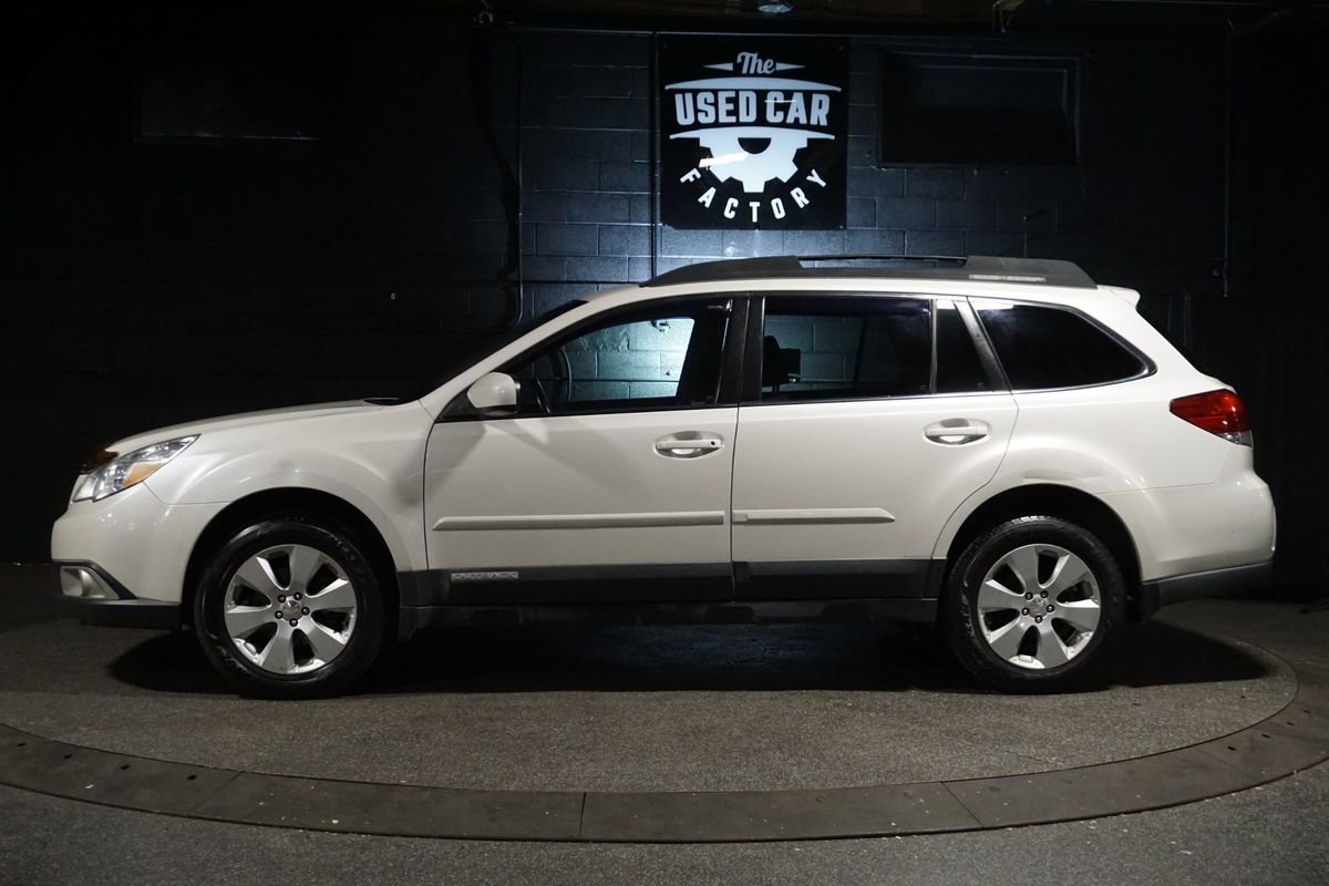Used 2011 Subaru Outback 2.5i Limited w/ PWR Moonroof Pkg AWD/4WD image 2
