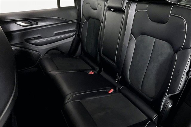 Used 2025 Jeep Grand Cherokee Altitude w/ Trailer Tow Package image 22