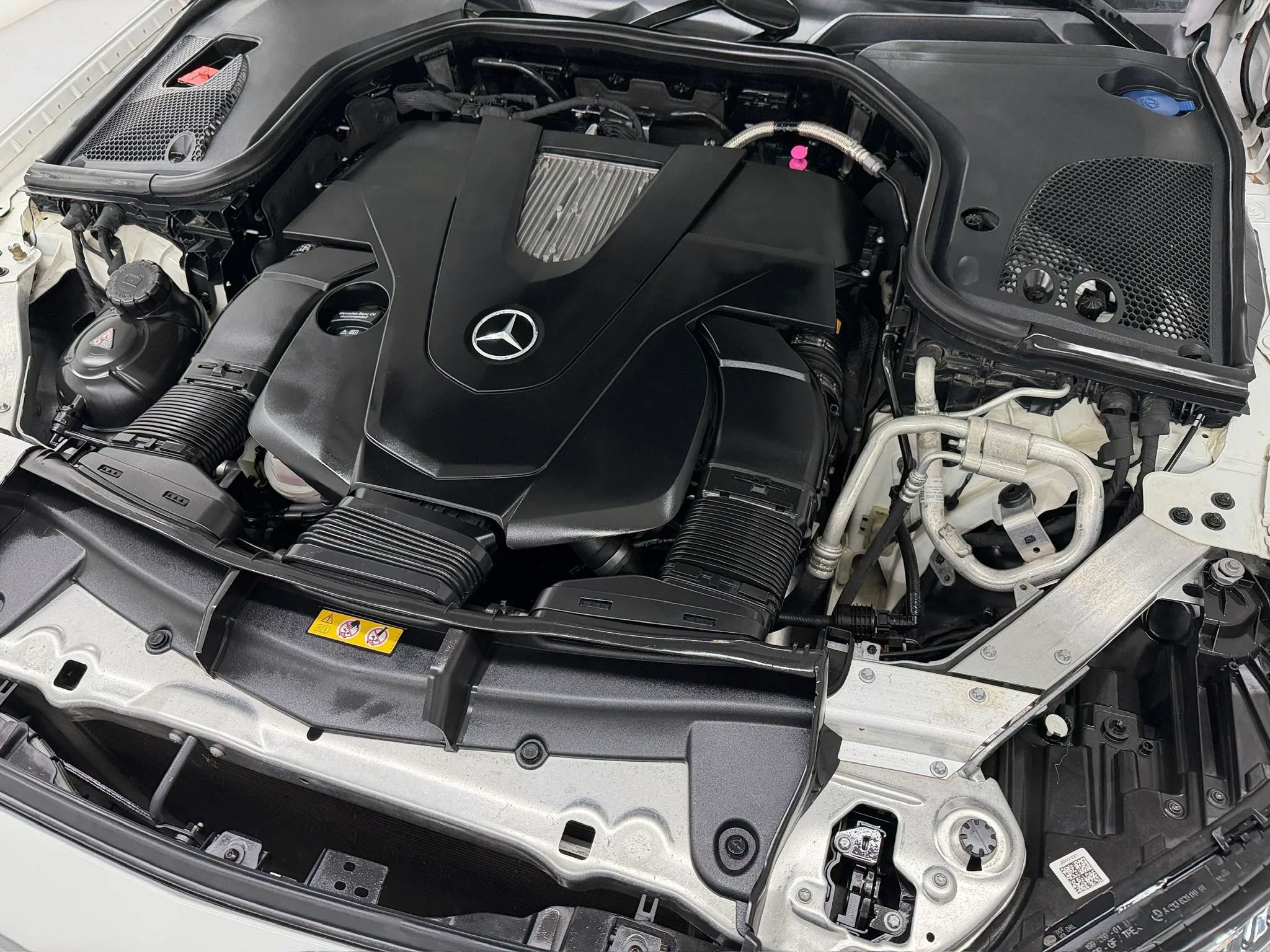 Used 2017 Mercedes-Benz E 400 4MATIC Wagon image 99