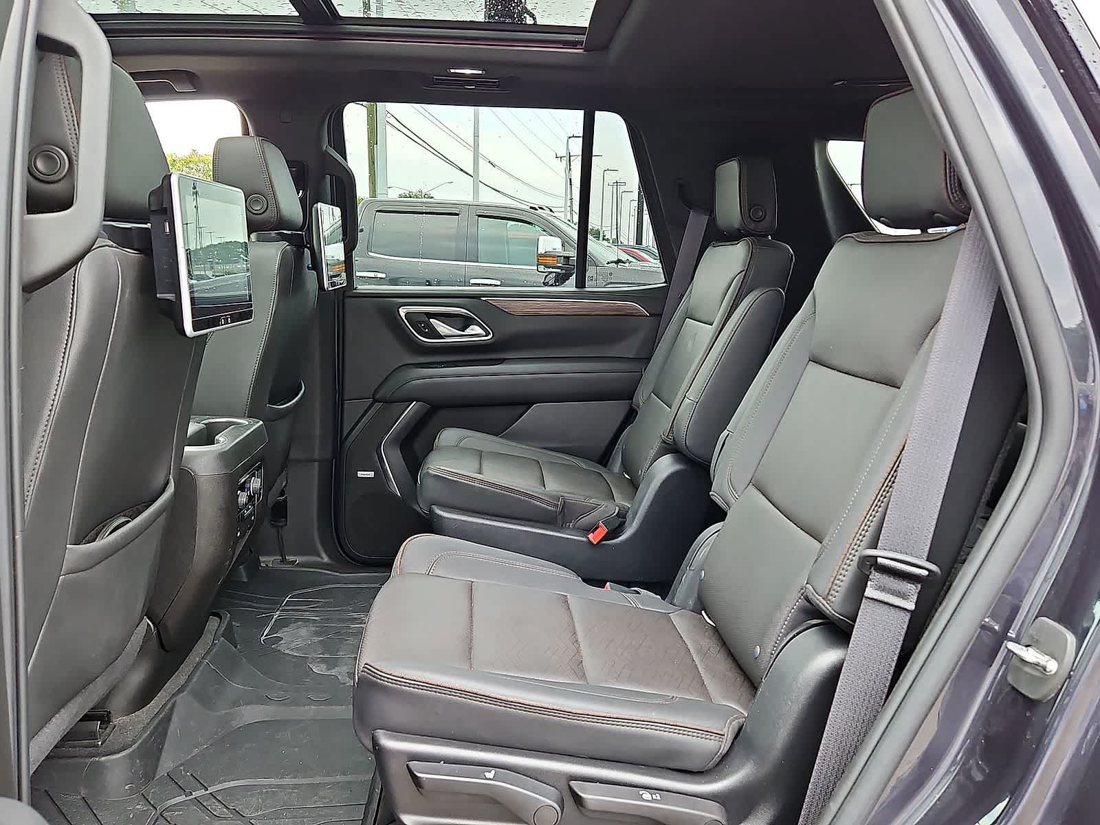 Used 2022 Chevrolet Tahoe High Country w/ Premium Package AWD/4WD image 32