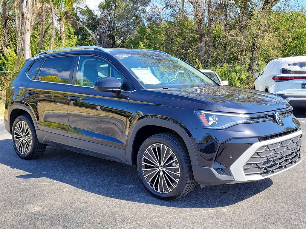 Certified 2025 Volkswagen Taos SE image 2