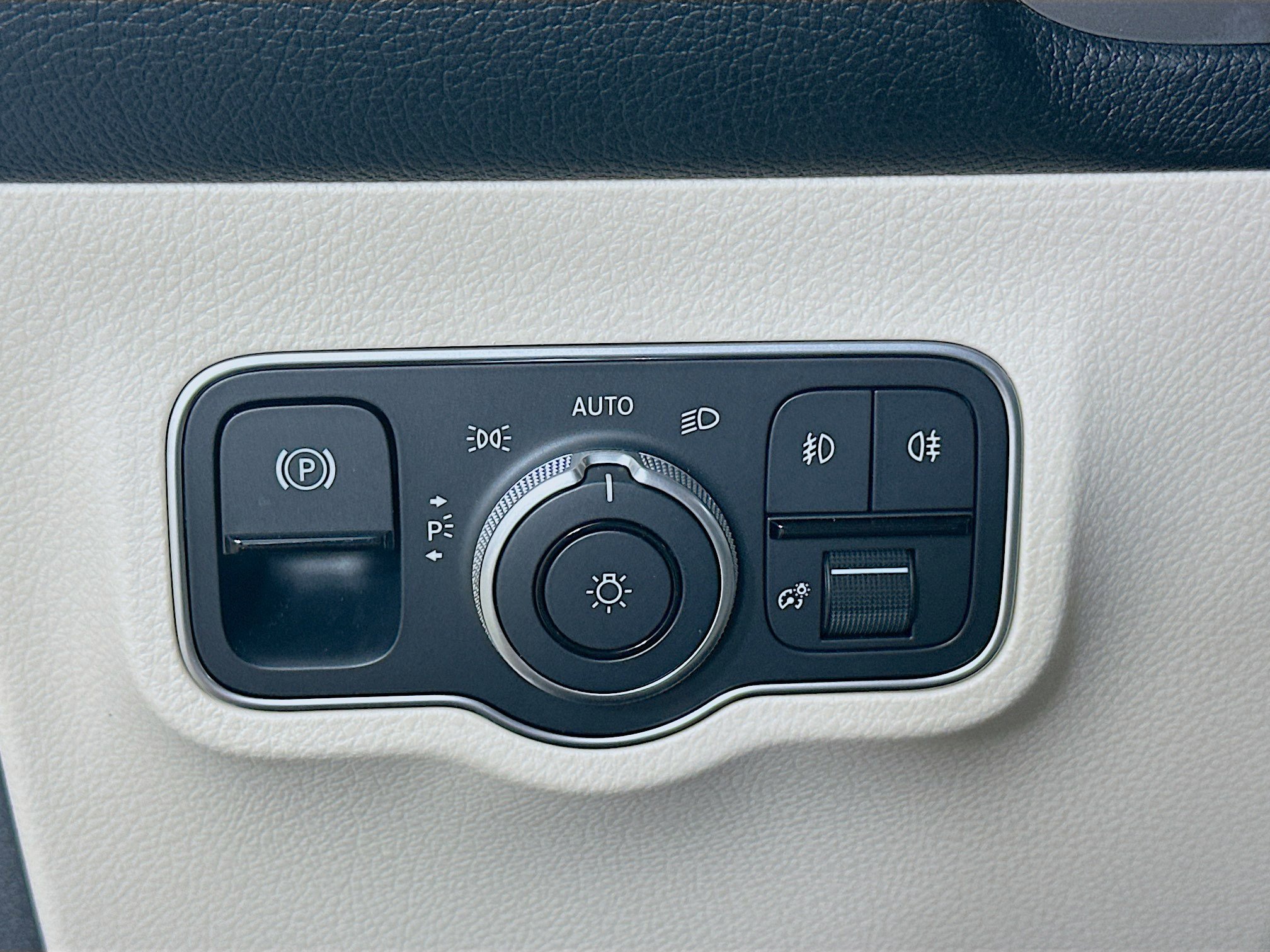 Certified 2025 Mercedes-Benz GLB 250 4MATIC image 10