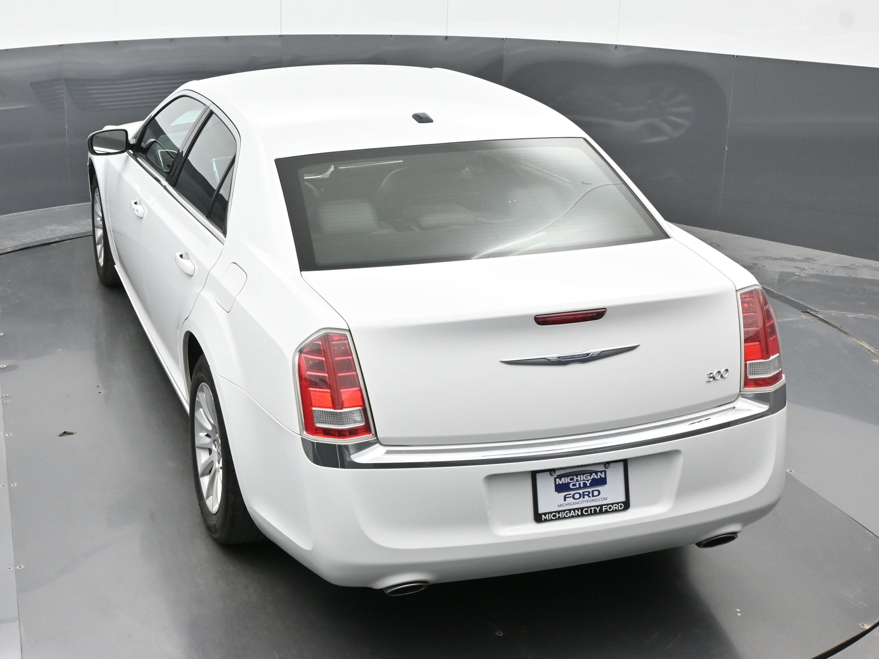 Used 2013 Chrysler 300 RWD image 30
