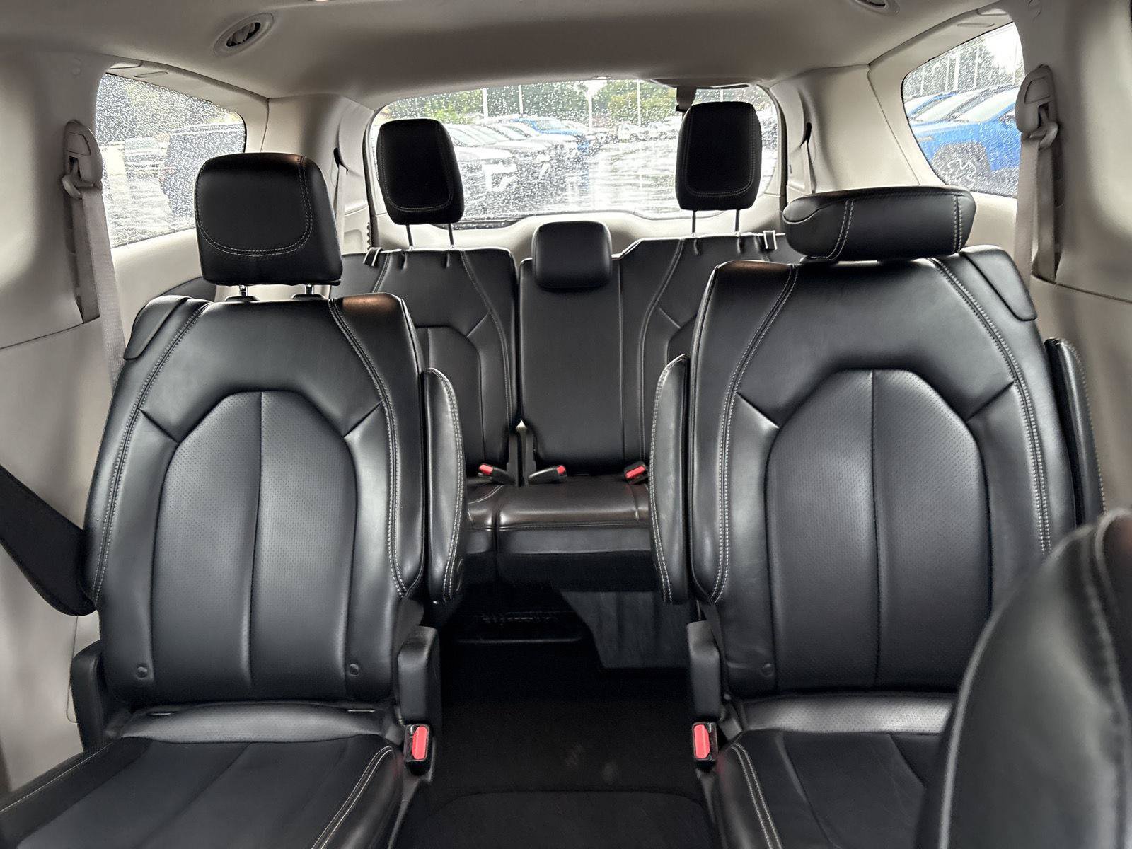 Used 2023 Chrysler Pacifica Touring-L FWD image 24