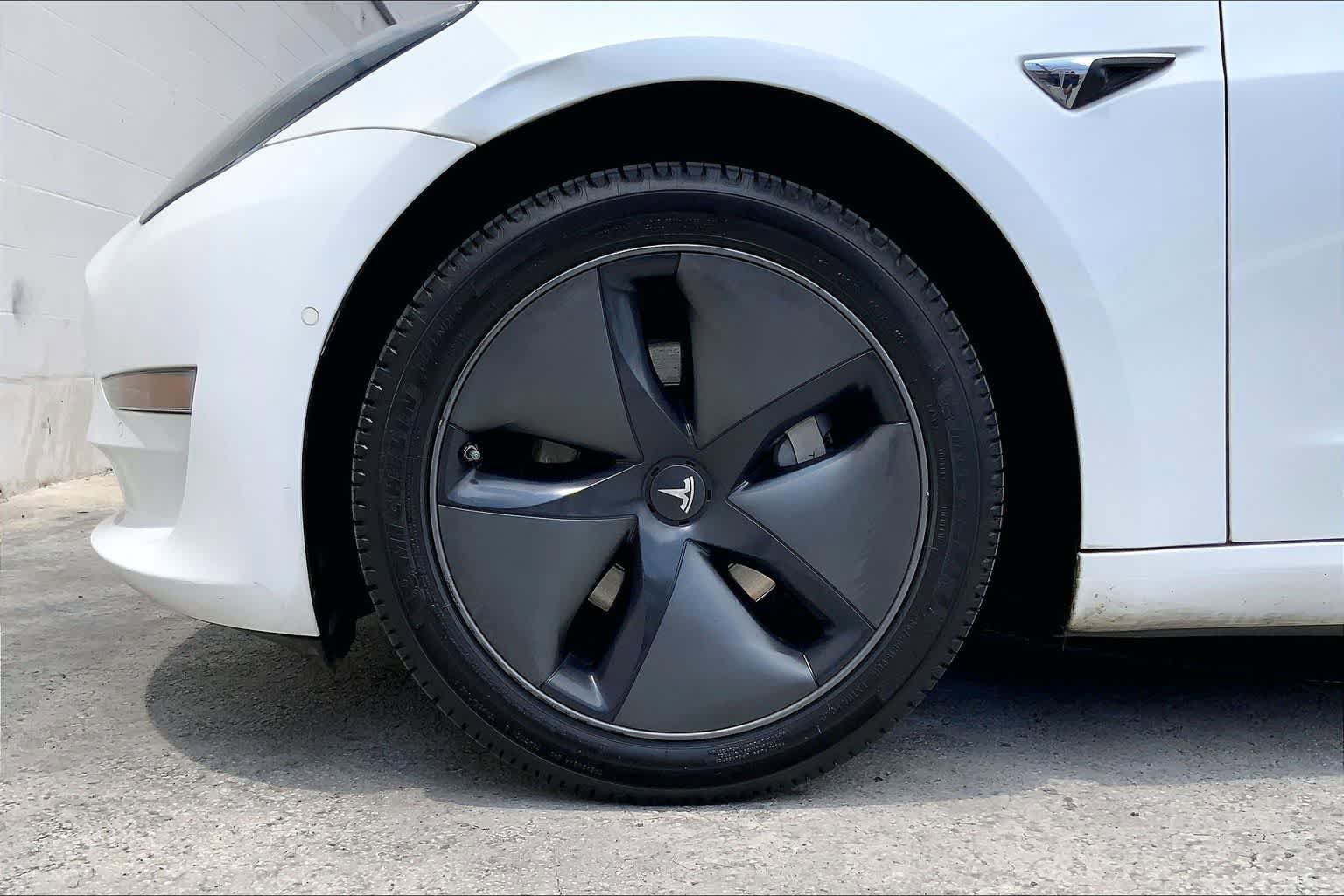 Used 2020 Tesla Model 3 Standard Range Plus image 8