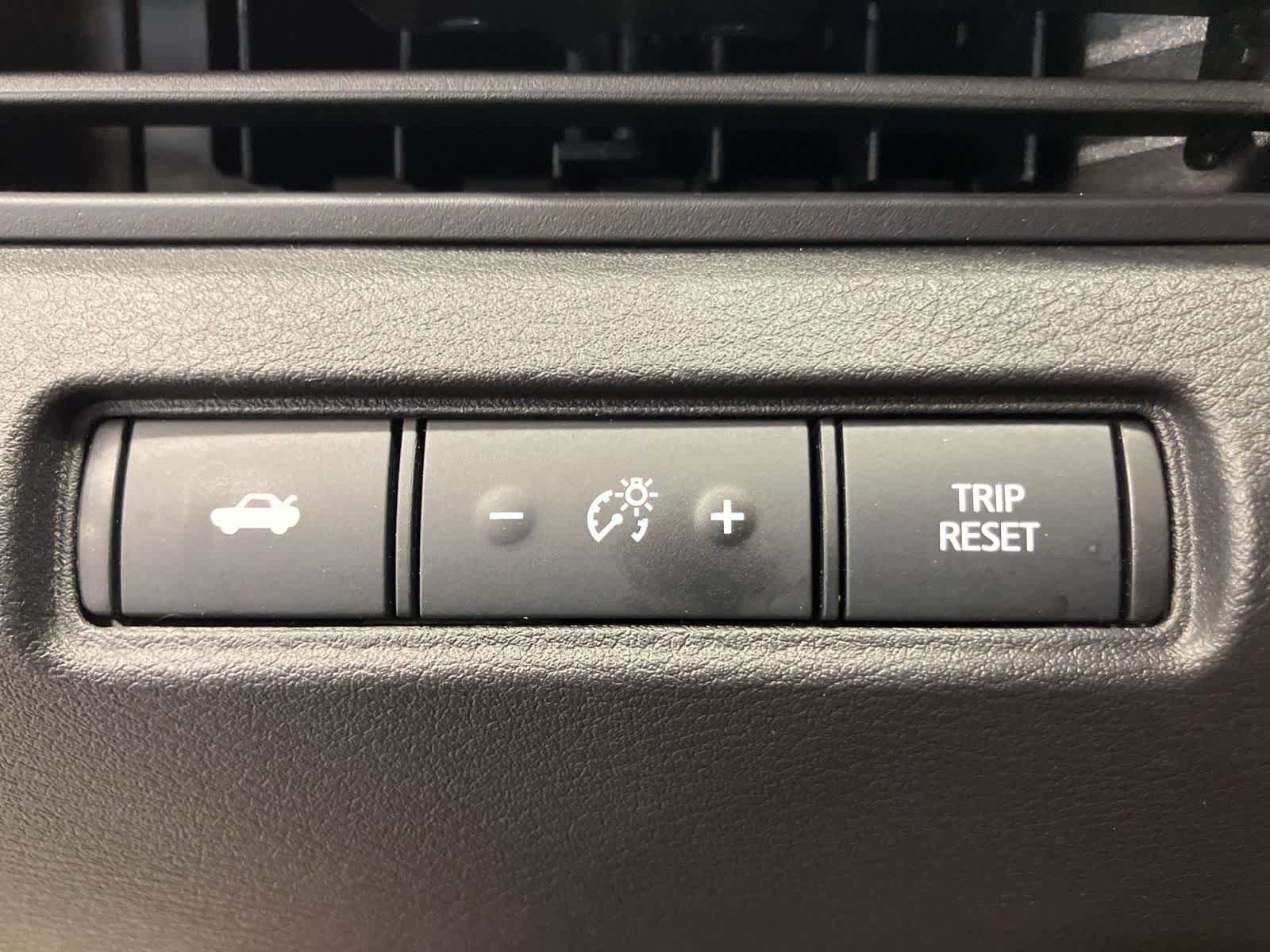 Used 2025 Nissan Altima 2.5 SV FWD image 13