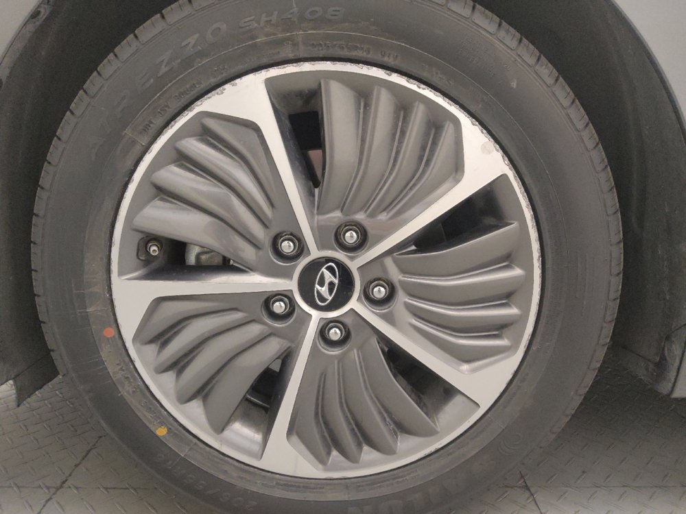 Used 2020 Hyundai Ioniq Limited FWD image 31