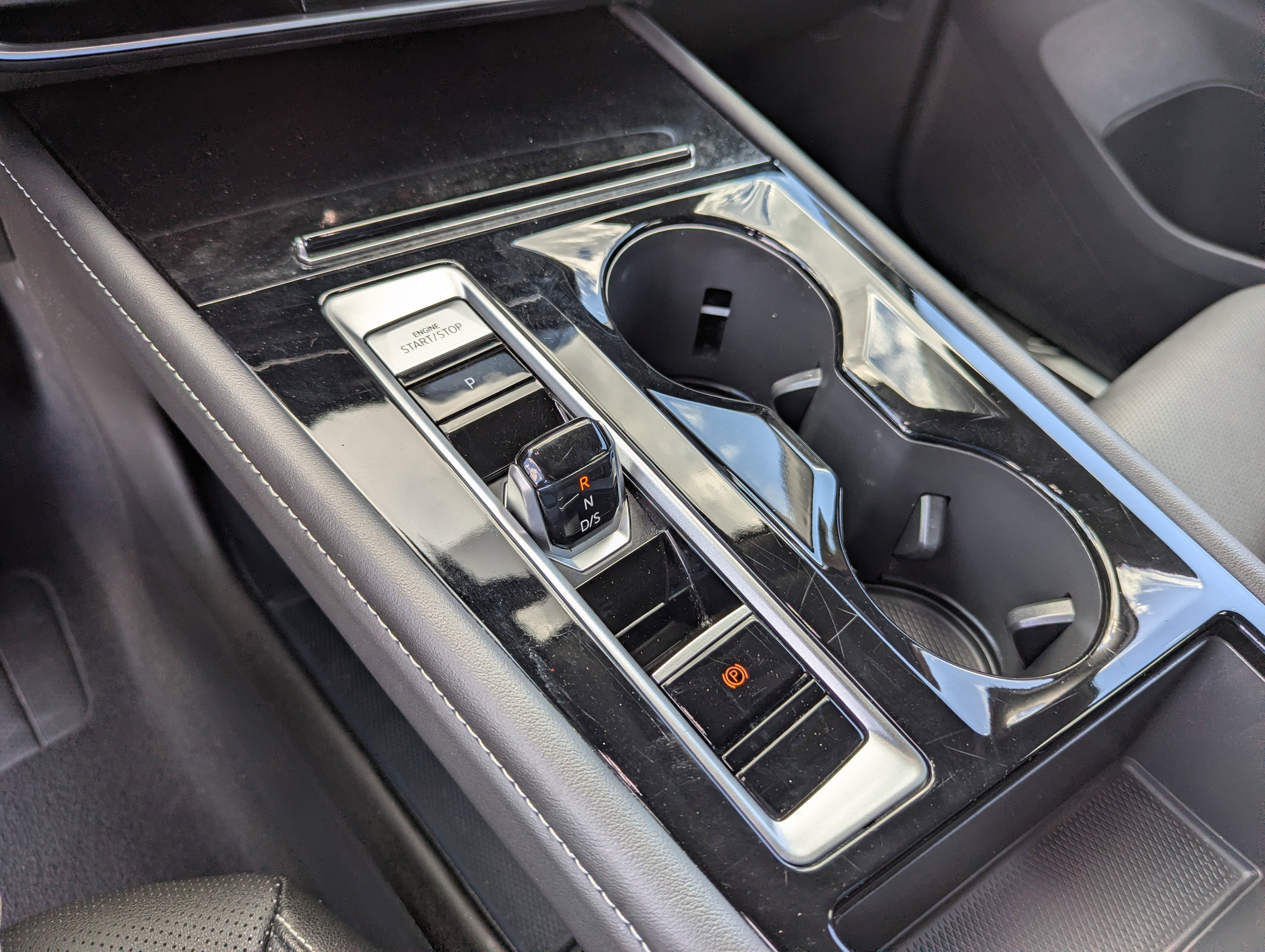 Used 2025 Volkswagen Atlas SE image 26