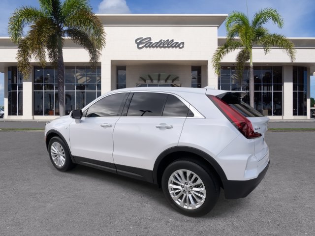 Certified 2024 Cadillac XT4 Luxury w/ Cold Weather Package FWD image 10