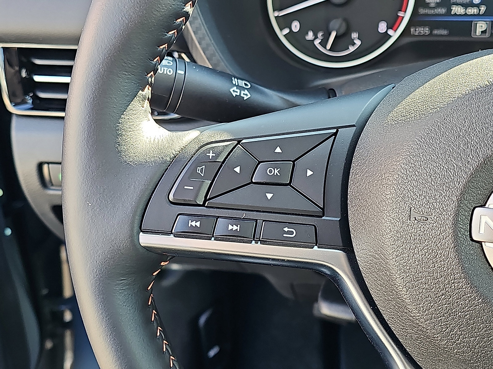 Certified 2025 Nissan Sentra SR w/ SR Premium Package image 22