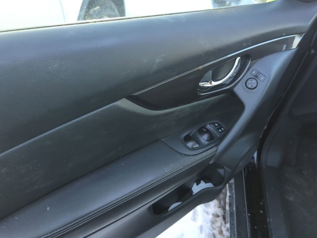 Used 2018 Nissan Rogue S image 8