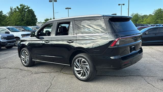 Used 2025 Lincoln Navigator Reserve AWD/4WD image 5